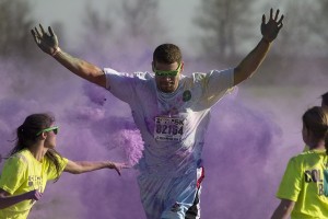 Stand Color stations lors de la Color Me Rad